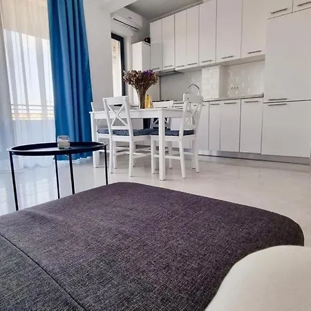 Faby- By The -green Land Residences Apartamento *