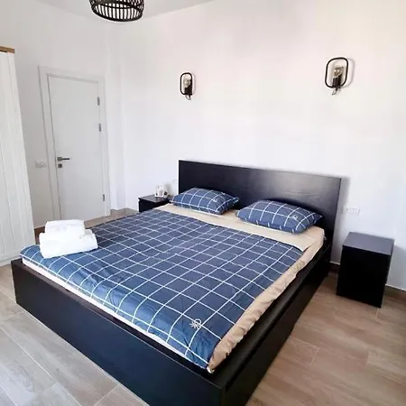 Faby- By The -green Land Residences Apartman